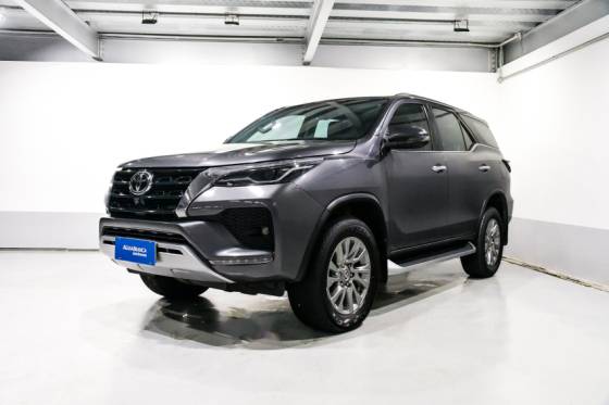 TOYOTA HILUX SW4 2.8 D-4D TURBO DIESEL SRX 7L 4X4 AUTOMÁTICO TOYOTA HILUX SW4 2.8 D-4D TURBO DIESEL SRX 7L 4X4 AUTOMÁTICO